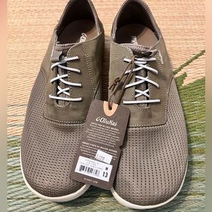 Never worn Olukai Men’s size 13 shoes